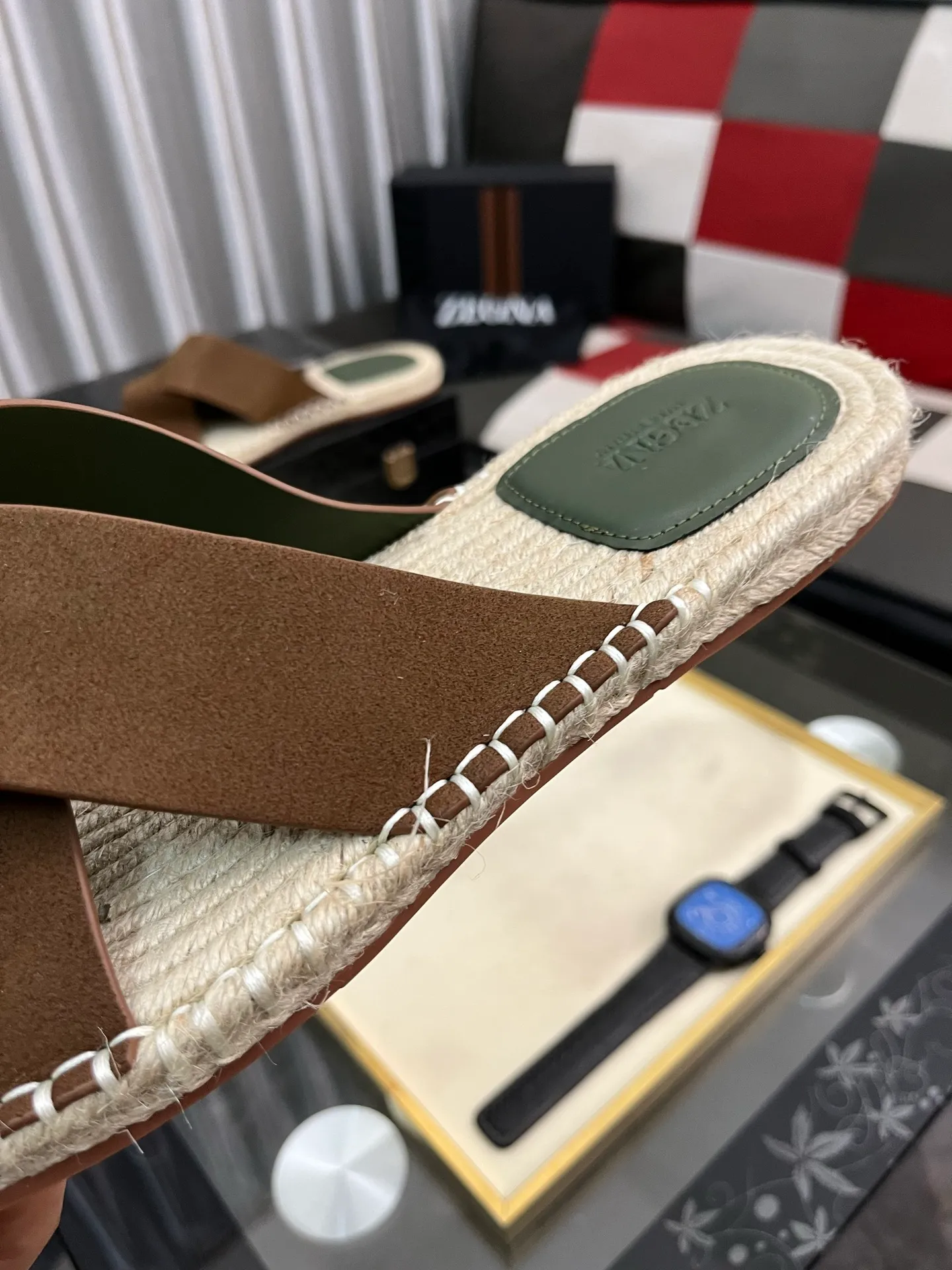 Men's shoes 💰320⌚️⌚️《HERMES》Hermès 💁♂️Men's casual slippers, compare the quality at the counter🧚🏿♂️ The upper layer has a stone pattern with clear texture, showing high-end, high-end, comfortable to wear and versatile. Purely hand-pulled, raw rubber breathable outsole, breathable and comfortable lambskin lining, 100% comfortable density, original rubber outsole wear-resistant code number 38-44. Can be customized 45-46-47